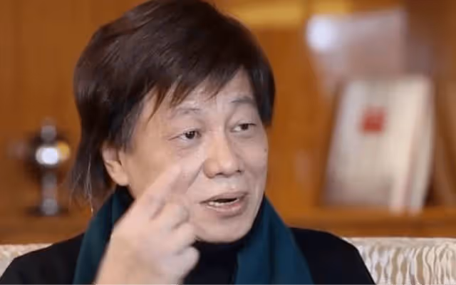因一句話封殺20年,看了梁小龍現狀,才明白他當年的決定有多正確