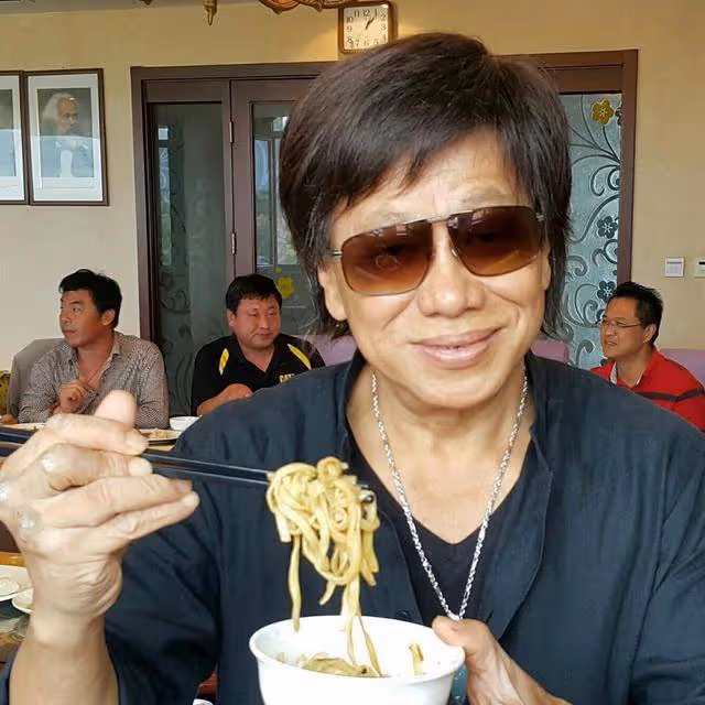 因一句話封殺20年，看了梁小龍現狀，才明白他當年的決定有多正確