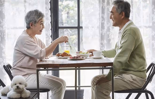 64歲阿姨：和同事搭夥，對方每月給我4千零花，我卻和他果斷分手