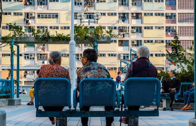 64歲阿姨：和同事搭夥，對方每月給我4千零花，我卻和他果斷分手
