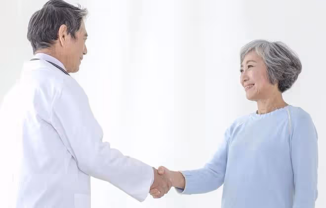 64歲阿姨:和同事搭夥,對方每月給我4千零花,我卻和他果斷分手