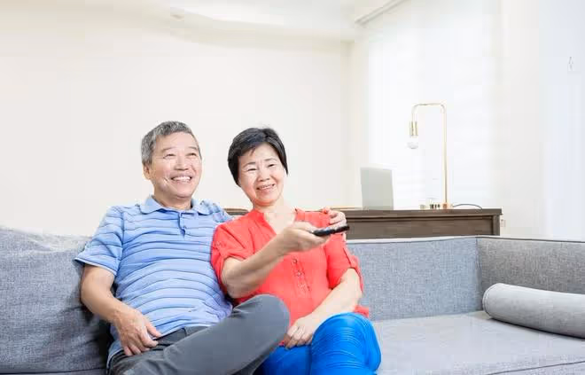 64歲阿姨:和同事搭夥,對方每月給我4千零花,我卻和他果斷分手