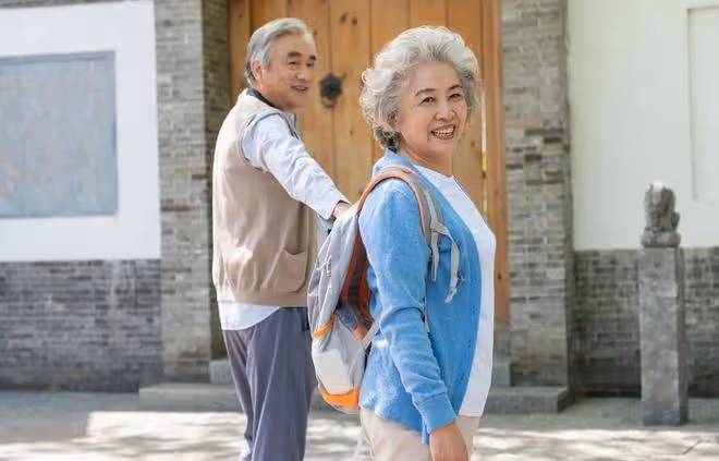 64歲阿姨:和同事搭夥,對方每月給我4千零花,我卻和他果斷分手