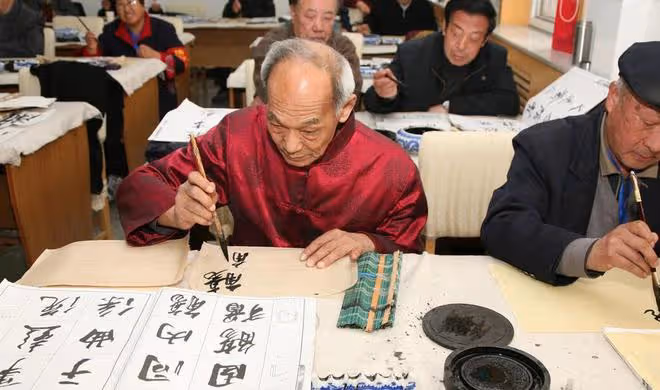 66歲大爺自述:面對異性的主動示愛,恪守底線讓我逃過一劫