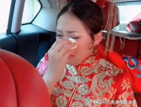 新婚夜拒絕上交18萬嫁妝,兒媳被婆婆扇6個耳光,隔天婆婆崩潰了