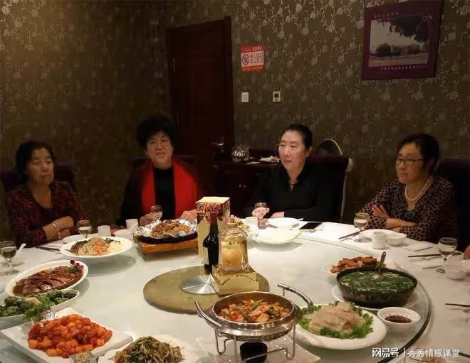 新婚夜拒絕上交18萬嫁妝,兒媳被婆婆扇6個耳光,隔天婆婆崩潰了