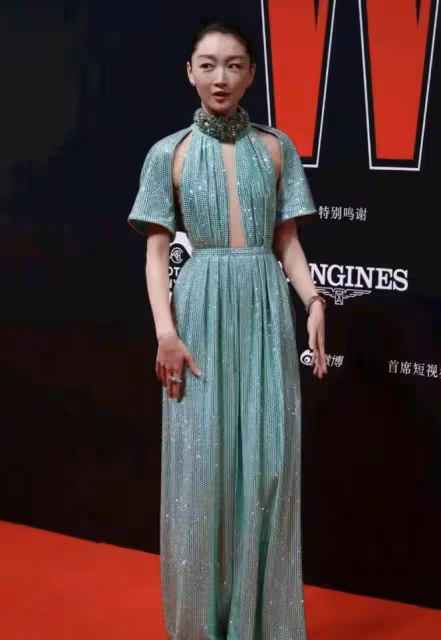 身材差還非要露，從周冬雨到李宇春，明星「假性感」各有各的尷尬