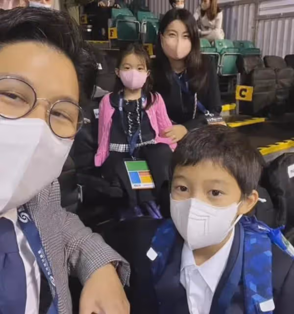 郭晶晶看展被偶遇,背百元編織袋接地氣,私下對霍啟剛稱呼膩死人