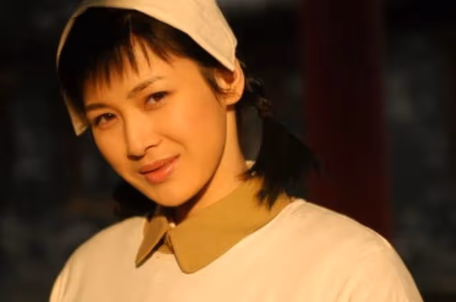 為了嫁50億富豪,狠心拋棄同居5年的周一圍,如今她卻活成了笑話
