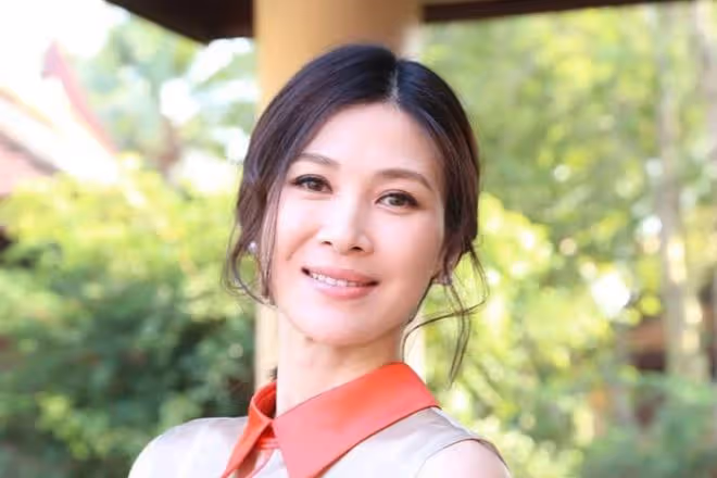 為了嫁50億富豪,狠心拋棄同居5年的周一圍,如今她卻活成了笑話