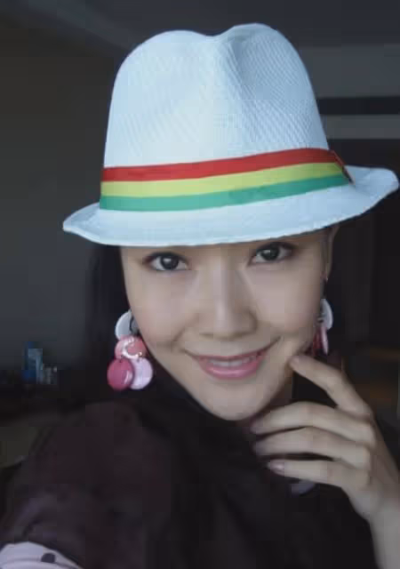 她嫁給癱瘓演員谷智鑫,結婚9年兒女雙全,如今41歲婚姻很幸福