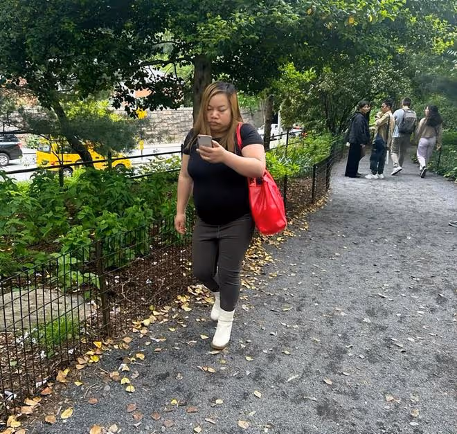 39歲鳳姐胖了很多,體態臃腫仍舊單身,開店賺了幾百萬