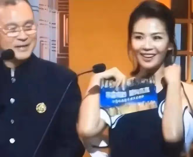 劉濤走光事件引起熱議,公眾期待明星保持形象和尺度平衡!