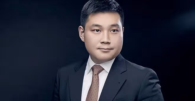 全球華人第一狂嚴介和：迎娶女學生，兒子新疆首富，女兒上海首富