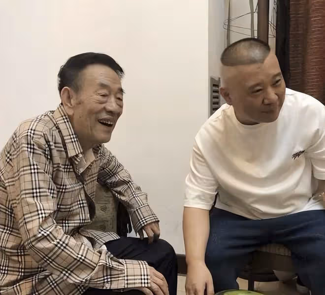 喝酒吃肉、抽華子，92歲的楊少華，在享福的路上一去不返！