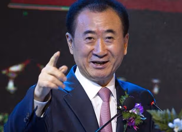 王健林還清6000億債務後終於現身!與往昔精神矍鑠模樣判若兩人!