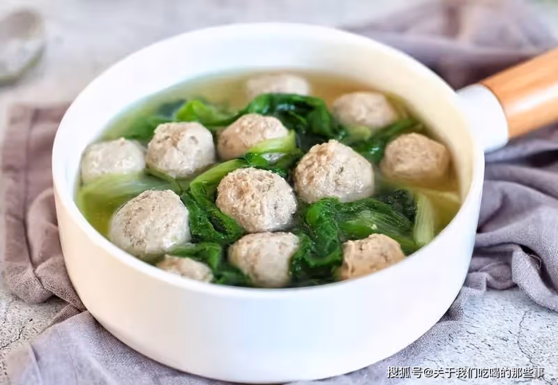 汆肉丸這麼做,肉嫩香味濃,個個煮不散,教您詳細做法,快來學