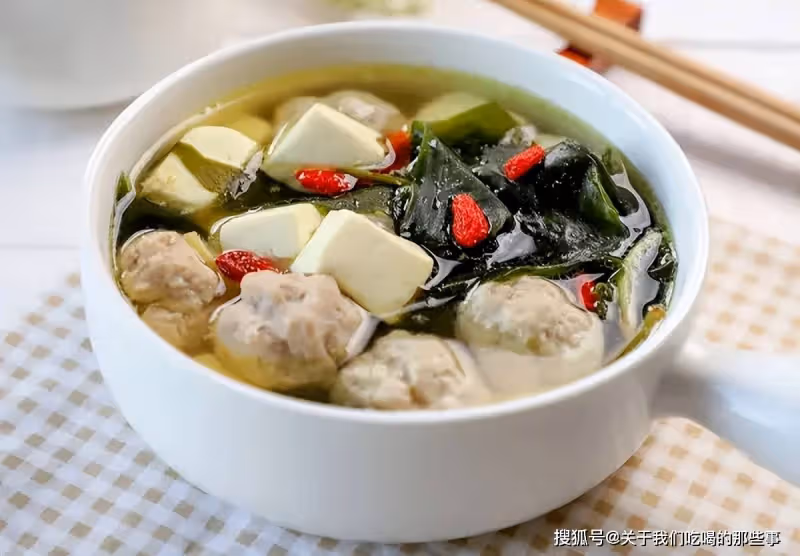 汆肉丸這麼做,肉嫩香味濃,個個煮不散,教您詳細做法,快來學