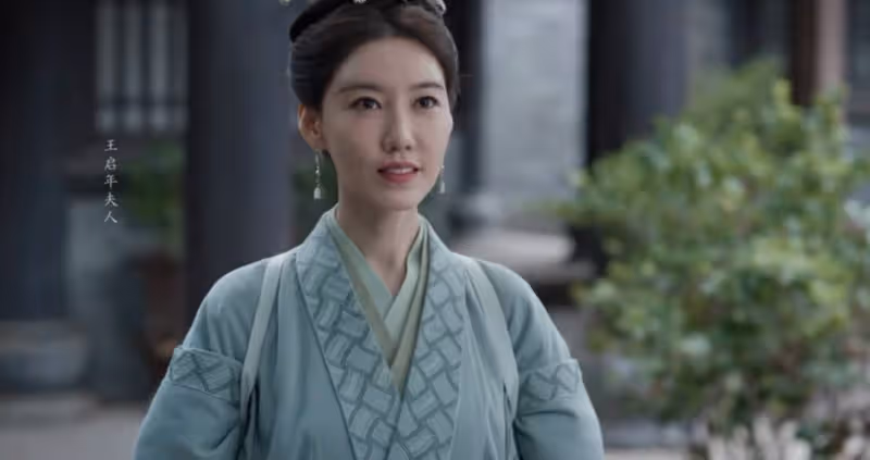 當41歲高露和36歲毛曉彤同框,皮相美和骨相美的區別一目了然