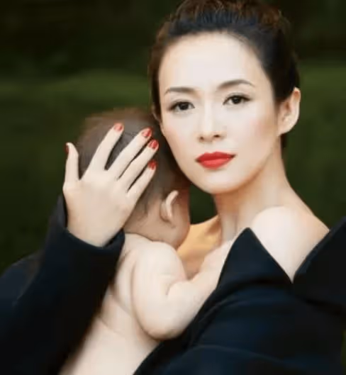 章子怡終究是錯付了,前夫汪峰與離異女打得火熱,影后遠比不上年輕的女人!