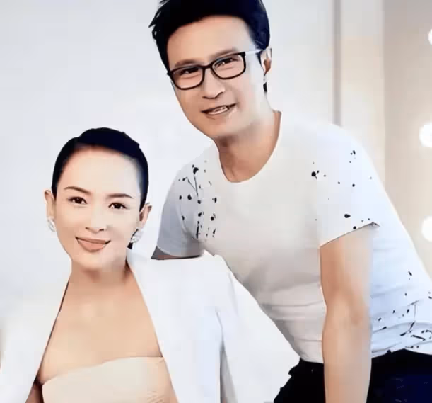 章子怡終究是錯付了,前夫汪峰與離異女打得火熱,影后遠比不上年輕的女人!