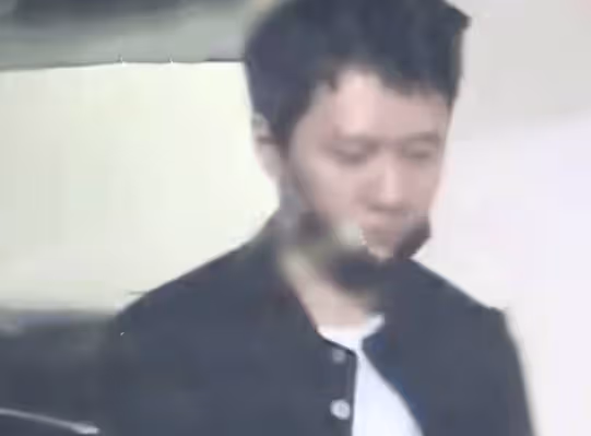 馮紹峰迴應夜會倆美女:說不定是親戚,別給哥編故事,自己還單著哪!