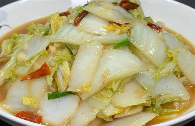 炒白菜記住不要直接下鍋炒,教你飯店不外傳技巧,鮮香入味不出水