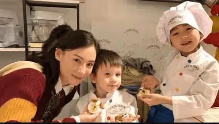 張柏芝三胎剛出生就做瑜伽太可愛，正面萌照首曝光，長相像二哥