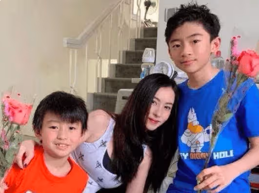 張柏芝三胎剛出生就做瑜伽太可愛，正面萌照首曝光，長相像二哥
