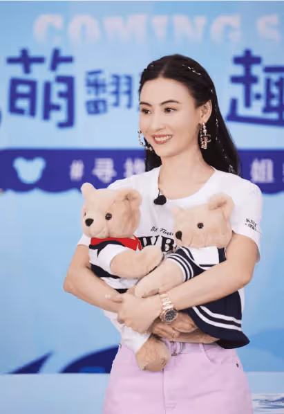 張柏芝三胎剛出生就做瑜伽太可愛，正面萌照首曝光，長相像二哥