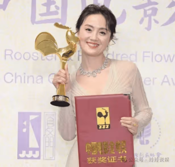 被張國立趕出門，與初戀牽手三十年無緋聞，她到底有什麼魅力？