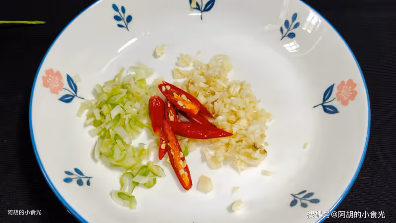 夏天遇到此菜別手軟,一口封神!再配牛肉炒一盤,吃出脆嫩大營養,乾飯就對了