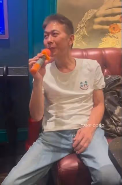 61歲港星暴瘦被指像老伯,健康惹網友擔心,自爆跟太太10年無性生活