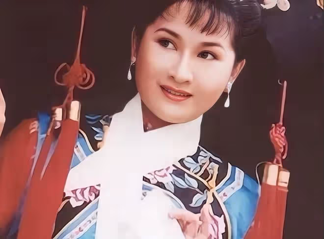 她曾一年服侍30位導演,夜夜換房陪睡,最後卻被聯合封殺!