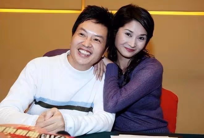 她曾一年服侍30位導演,夜夜換房陪睡,最後卻被聯合封殺!