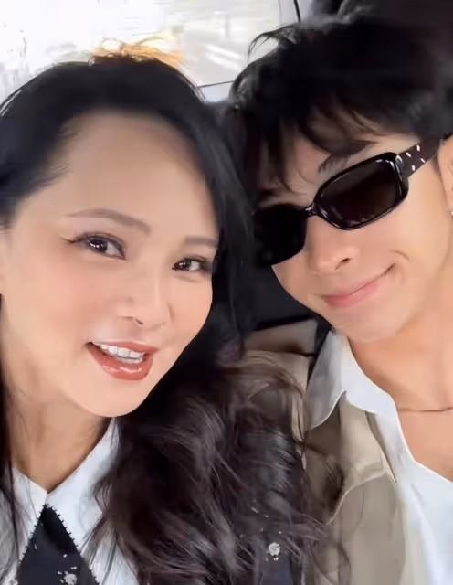 庾澄慶罕曬與兒子合照,見證哈利小學到大學畢業,父子搭肩好有愛