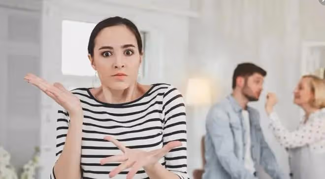 老公孝敬公婆1萬岳父母1千,妻反抗老公怒:有本事自己賺錢孝敬