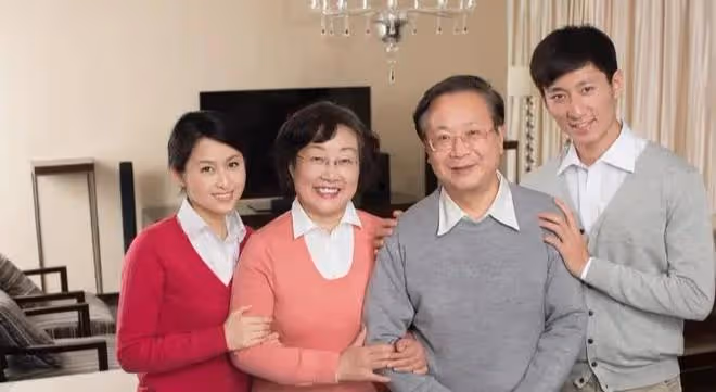 老公孝敬公婆1萬岳父母1千,妻反抗老公怒:有本事自己賺錢孝敬