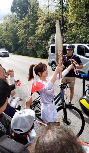 趙露思法國當奧運火炬手!開跑前喊話也太可愛!全英文受訪!