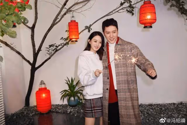 告別趙麗穎?馮紹峰被拍帶兩女生回家!連續兩晚都被拍!