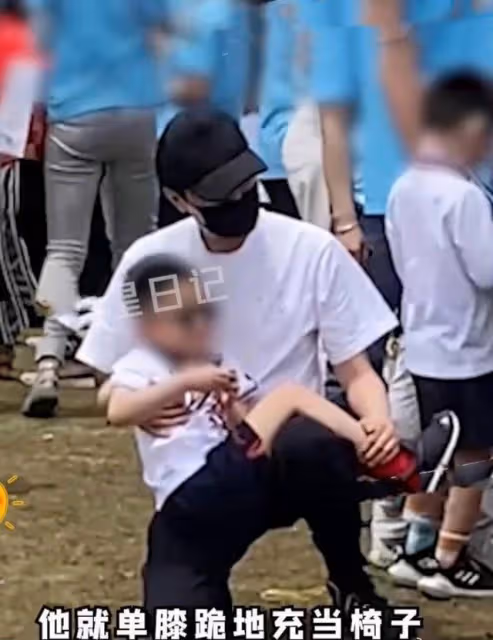 告別趙麗穎?馮紹峰被拍帶兩女生回家!連續兩晚都被拍!