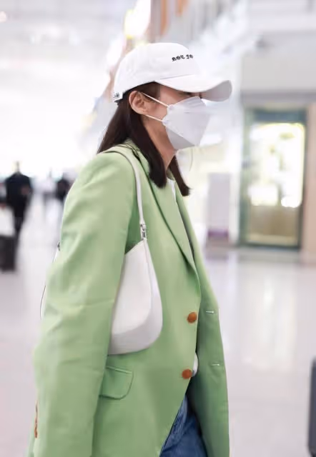 職場女人超愛穿的西裝,選對款式時髦又個性,蔣勤勤就駕馭得很好
