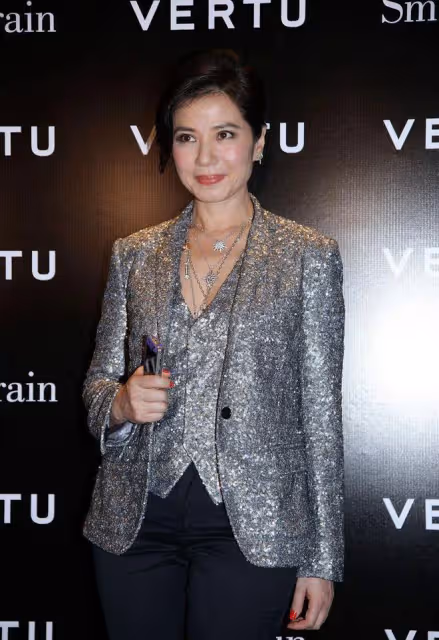 鍾楚紅的衣品不服不行,穿亮片西裝好有摩登范兒,看著挺美的