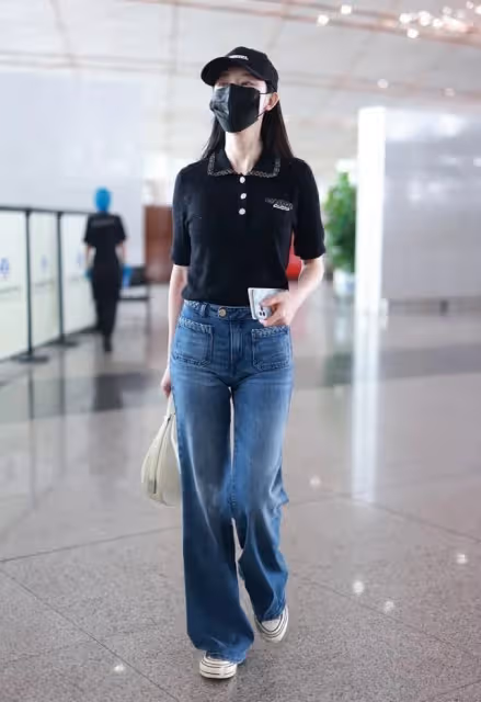 張儷的高挑身材不白給,針織衫配大衣優雅還顯高,感覺走路都帶風
