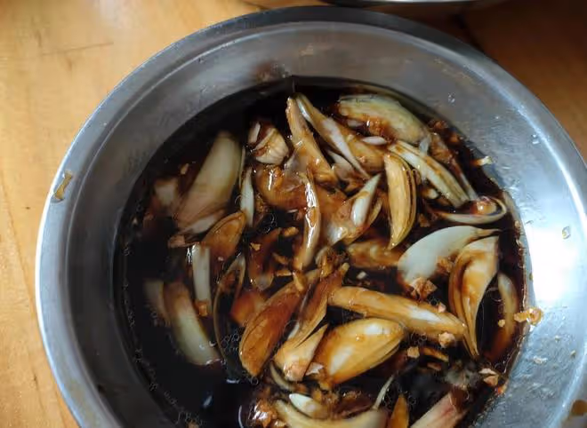 回家幫忙摘荔枝,我燒了柴火飯,大嫂:做得真差勁,還不如點外賣