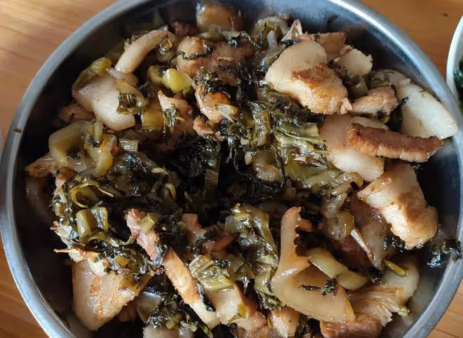 回家幫忙摘荔枝,我燒了柴火飯,大嫂:做得真差勁,還不如點外賣