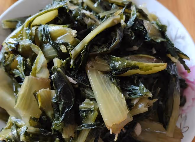 回家幫忙摘荔枝,我燒了柴火飯,大嫂:做得真差勁,還不如點外賣