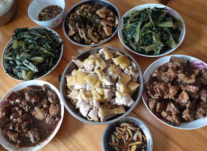 回家幫忙摘荔枝,我燒了柴火飯,大嫂:做得真差勁,還不如點外賣