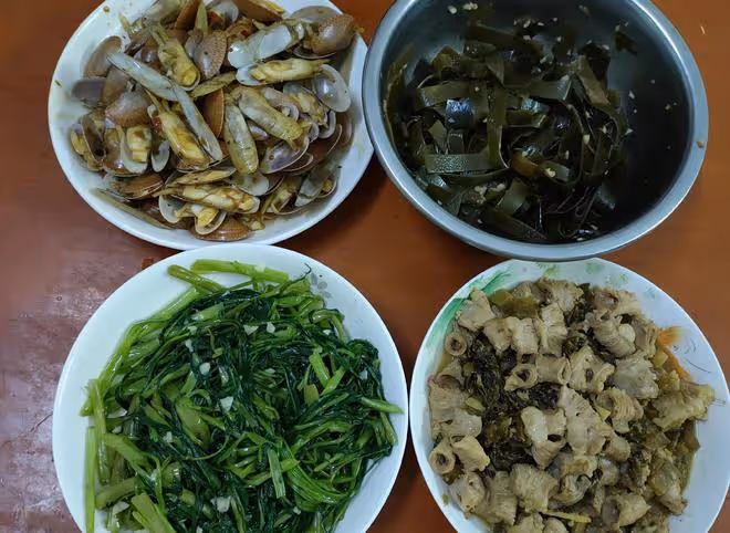 同事來我家摘荔枝,曬我做的糊弄菜走紅網絡,朋友:還不如吃快餐