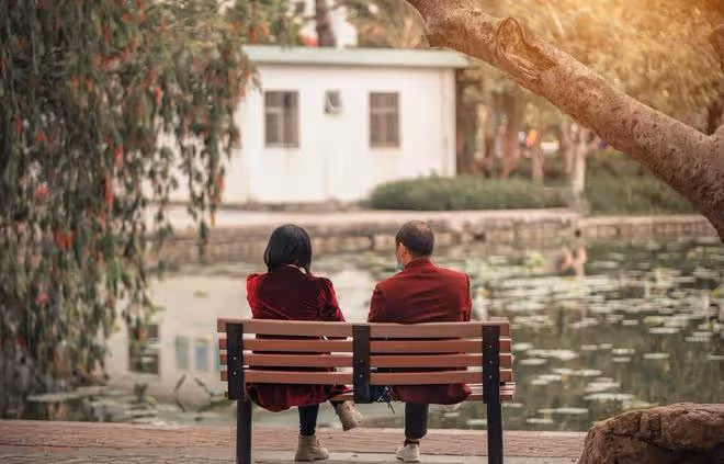 再婚老伴生病,大爺出錢出力,可到自己時,大媽:4個條件就伺候